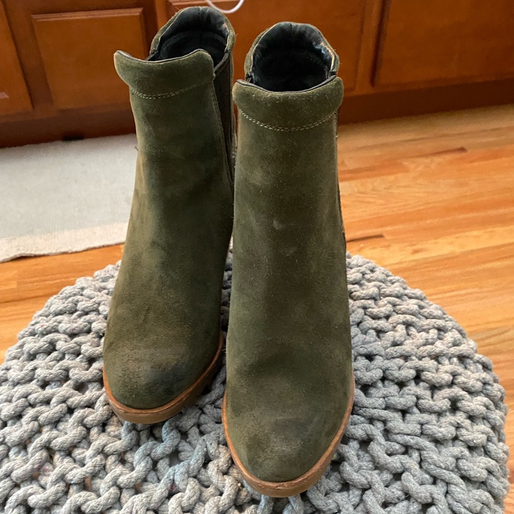 Forest green Sorel wedge boots
